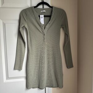Hollister Green Knit Mini Dress Front Button Size S NWOT Small Imperfection